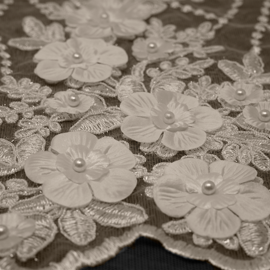 TUL BORDADO 3D FLOR DE CINCO PETALOS DOBLE CON UNA PERLA