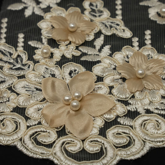 TUL BORDADO 3D FLOR DE CINCO PETALOS CON PERLAS