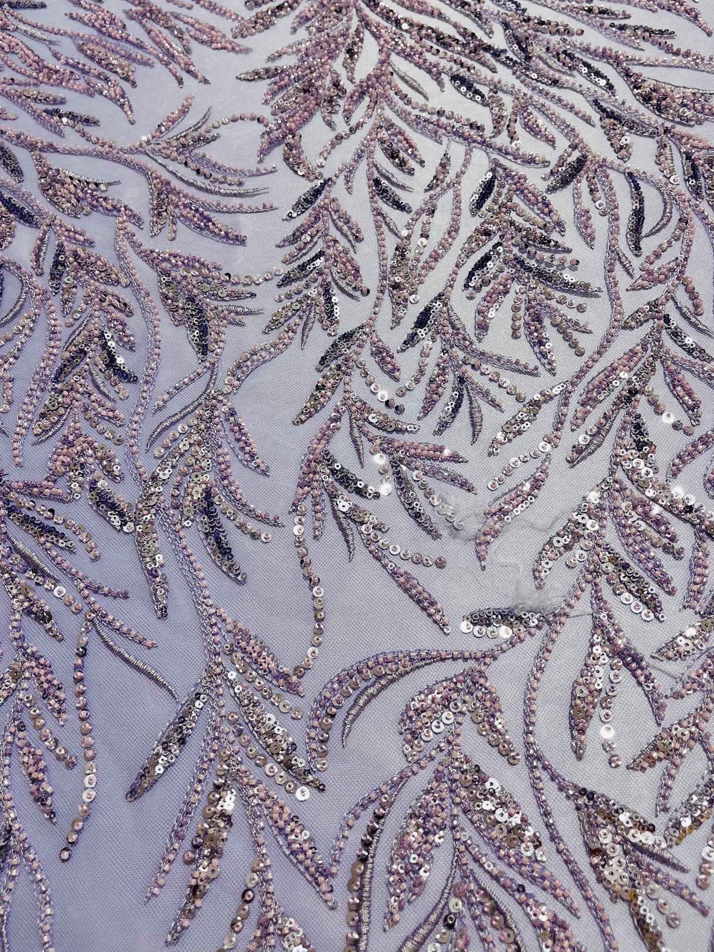 TUL BORDADO DE HOJAS LILA CON LENTEJUELA