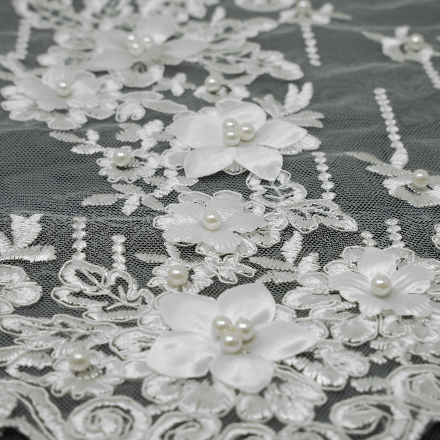 TUL BORDADO 3D FLOR DE CINCO PETALOS CON PERLAS