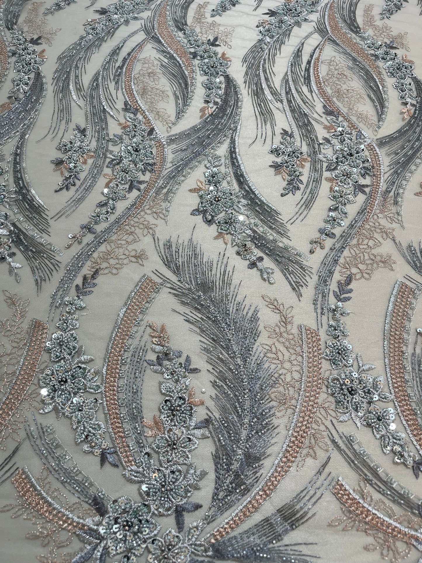 TUL BORDADO OLAS DE PLATA