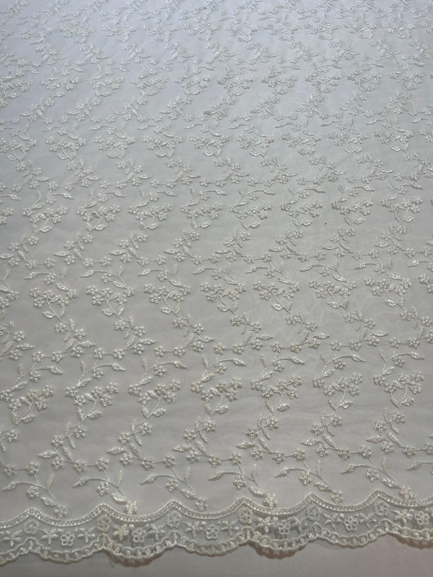 LACE AND FLOR BLANCO