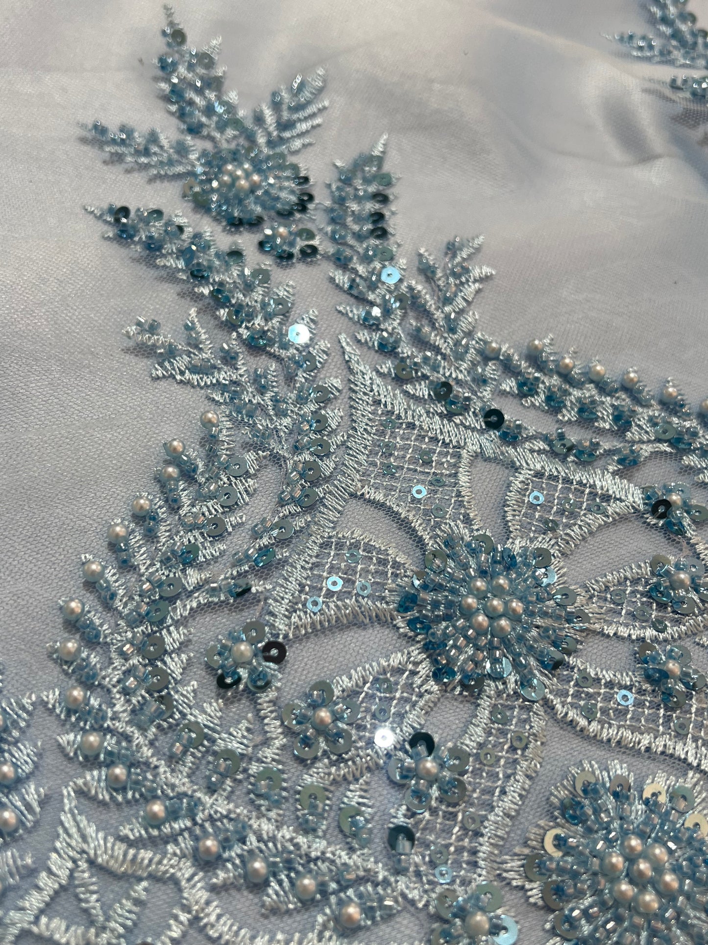 TUL BORDADO AZUL CIELO FLORAL