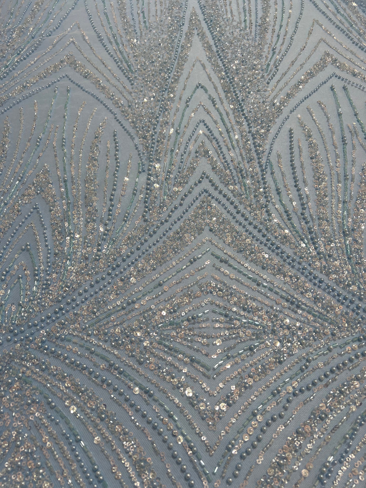 TUL BORDADO ARTDECO CON PEDRERIA PLATEADA