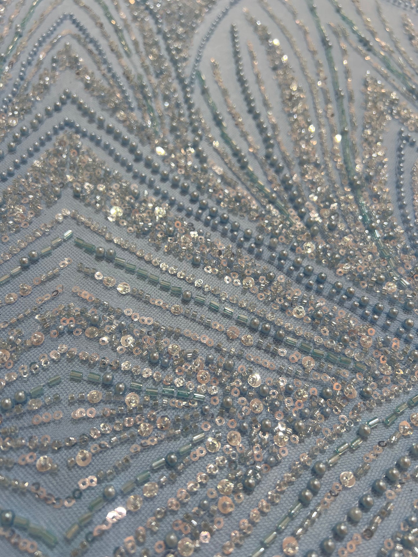 TUL BORDADO ARTDECO CON PEDRERIA PLATEADA