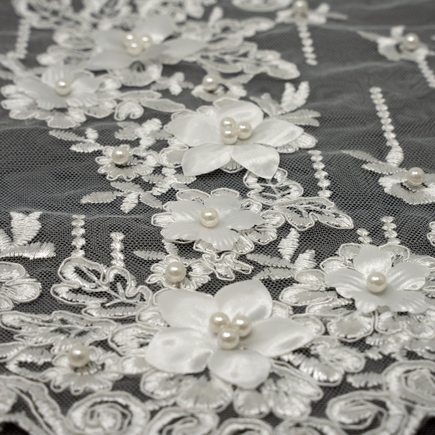 TUL BORDADO 3D FLOR DE CINCO PETALOS CON PERLAS