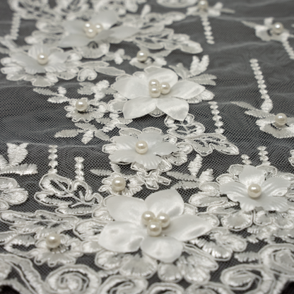 TUL BORDADO 3D FLOR DE CINCO PETALOS CON PERLAS