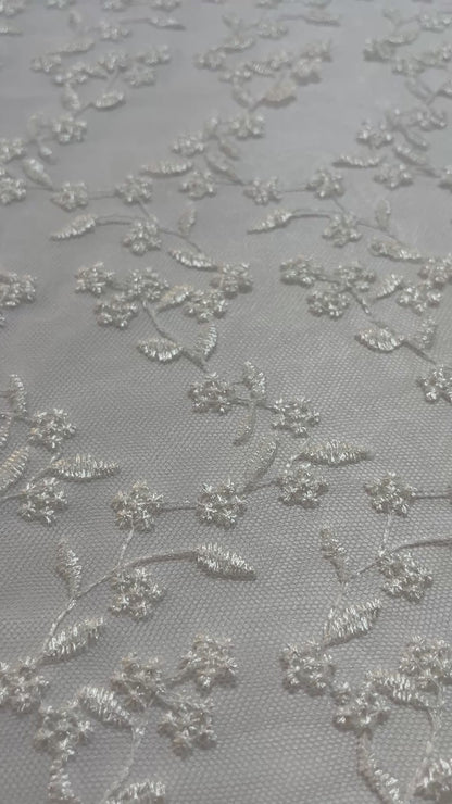 LACE AND FLOR BLANCO